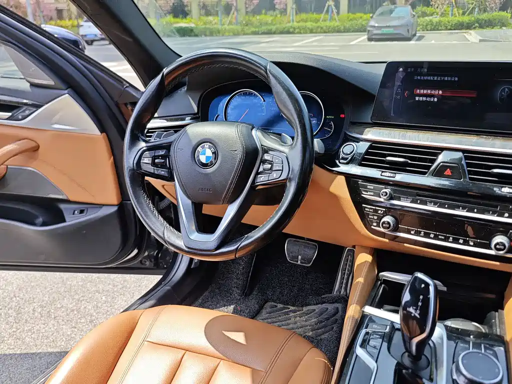 BMW 5 Series 2017 — фото 16