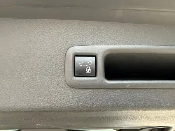 Toyota Granvia 2023