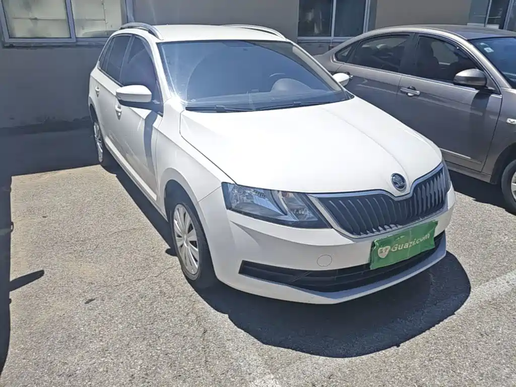 Skoda Rapid Spaceback 2020 — фото 4