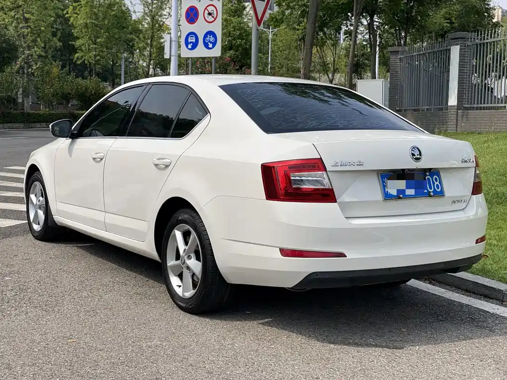 Skoda Octavia 2015 — фото 5