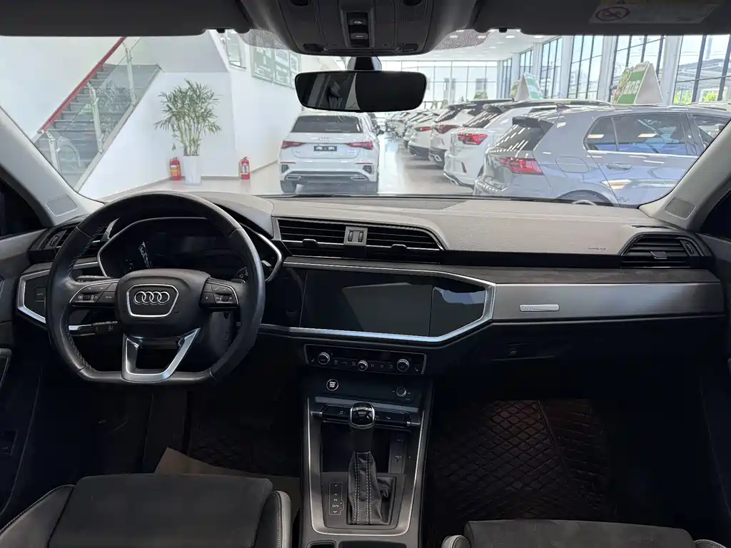 Audi Q3 2023 — фото 19