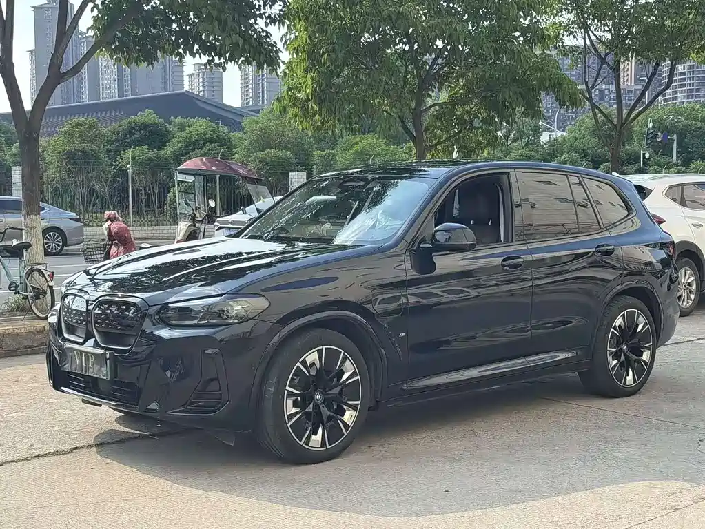 BMW iX3 2023 — фото 1