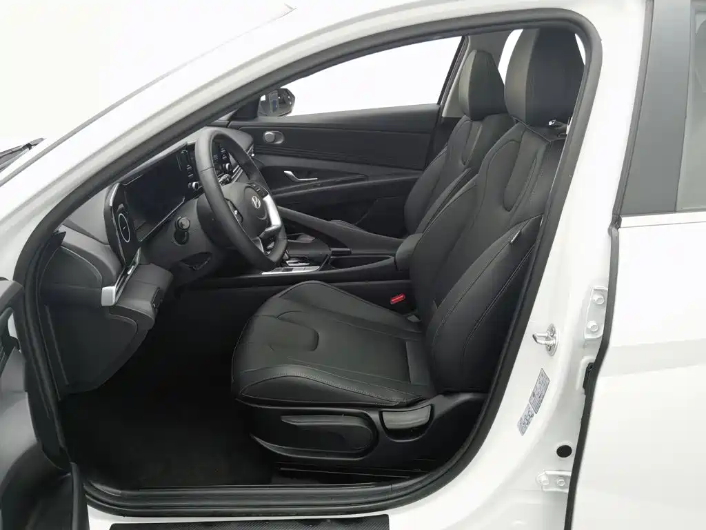 Hyundai Elantra 2024 — фото 10