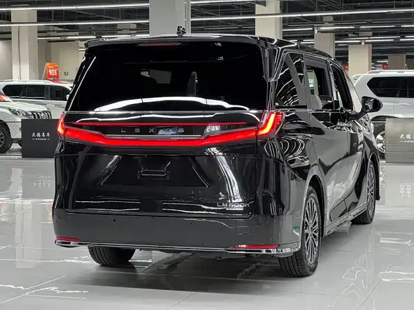 Lexus LM 2024