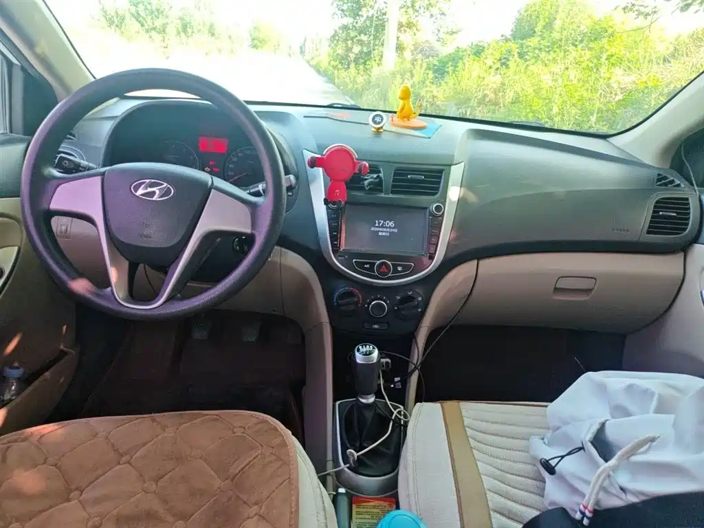 Hyundai Verna 2015 — фото 13