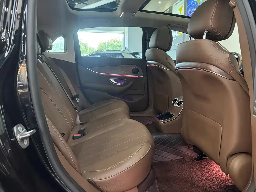 Mercedes-Benz E-Class 2023 — фото 20