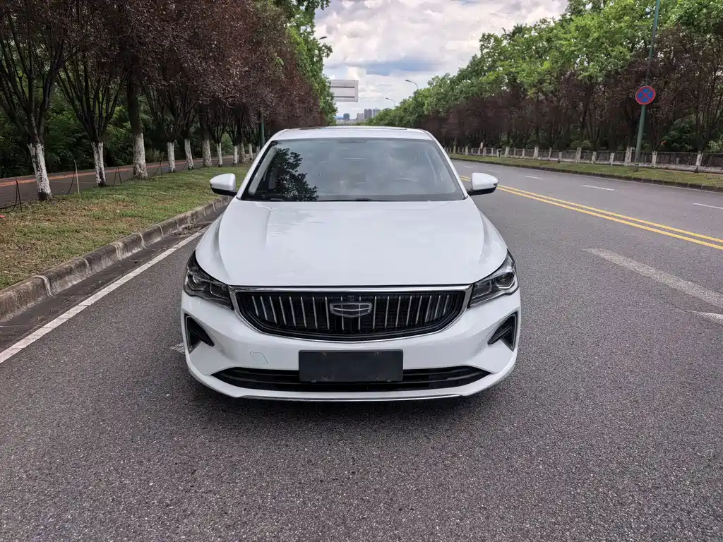 Geely Emgrand 2023