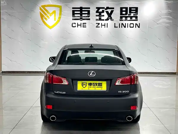 Lexus IS 2011
