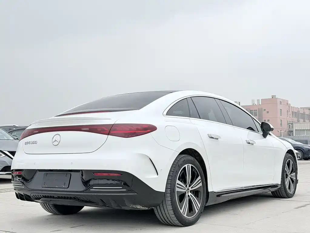 Mercedes-Benz EQE 2022 — фото 11
