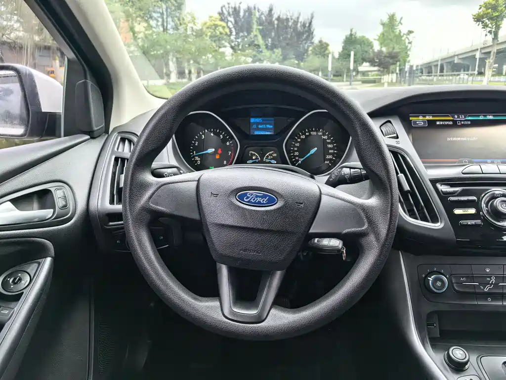 Ford Focus 2016 — фото 14