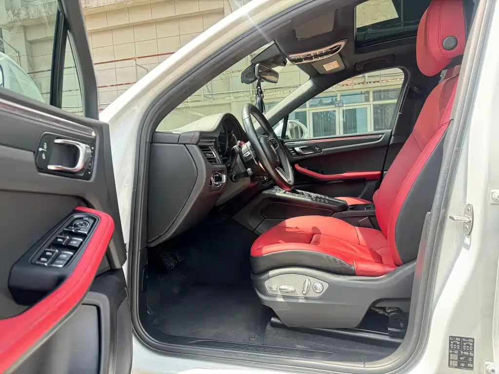 Porsche Macan 2019 — фото 19