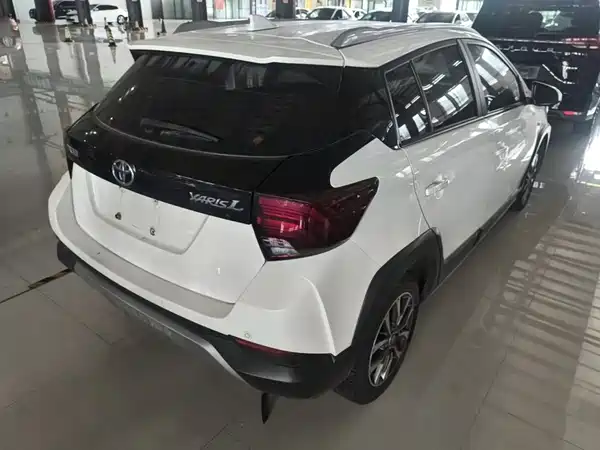 Toyota Yaris L 2022
