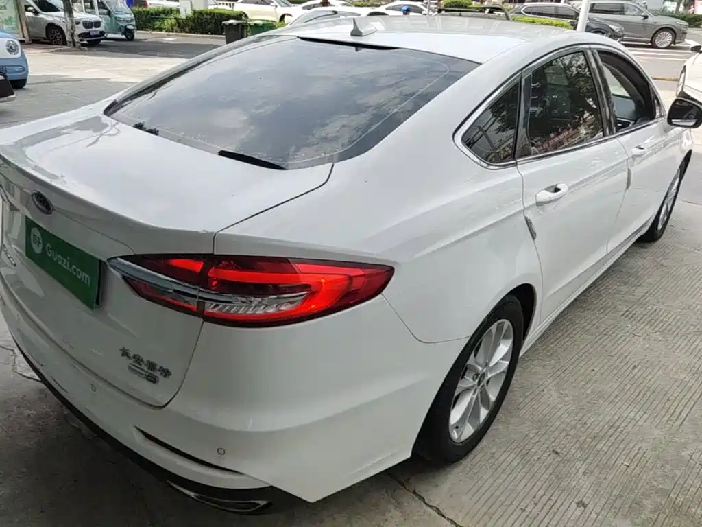 Ford Mondeo 2020 — фото 7