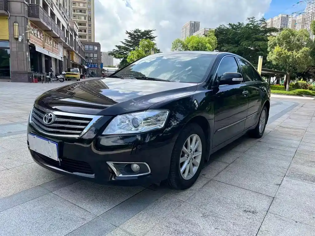 Toyota Camry 2015 — фото 1