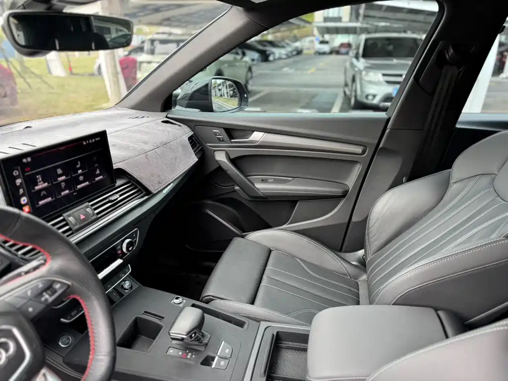 Audi Q5L 2023 — фото 12