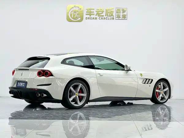 Ferrari GTC4Lusso 2019