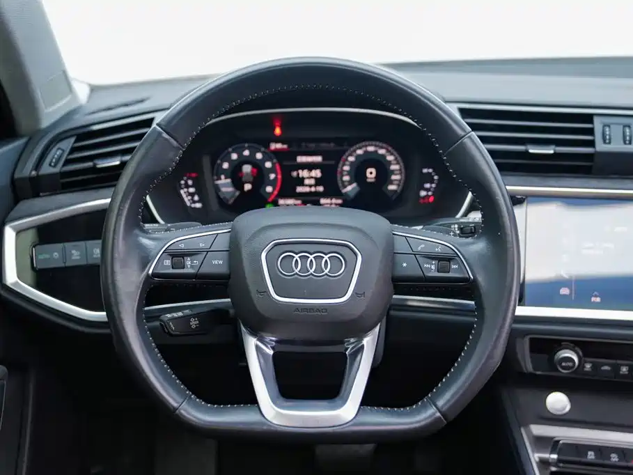 Audi Q3 2020 — фото 10