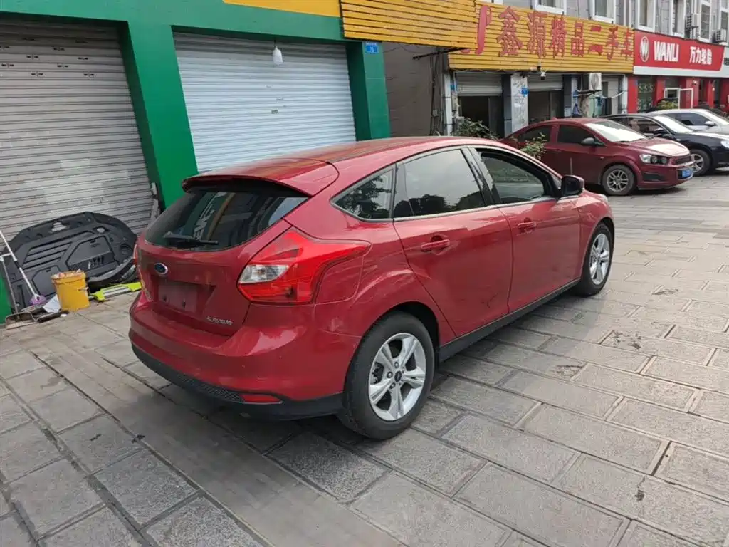 Ford Focus 2015 — фото 5