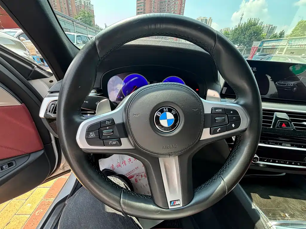 BMW 5 Series 2019 — фото 12
