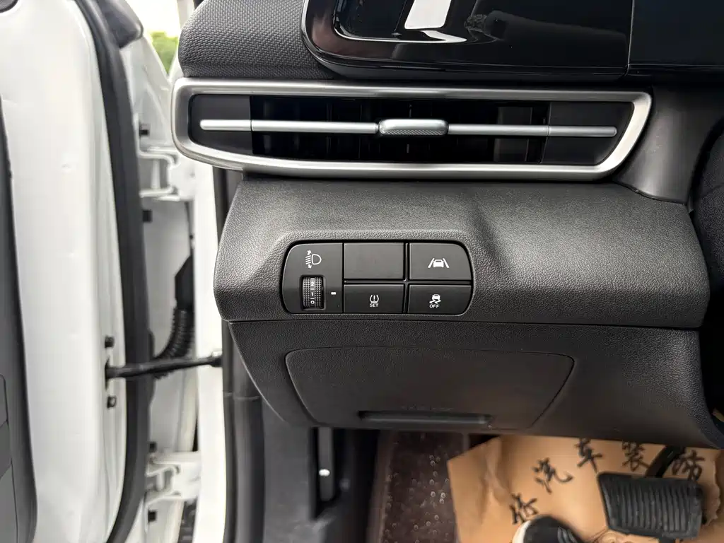 Hyundai Elantra 2023 — фото 10