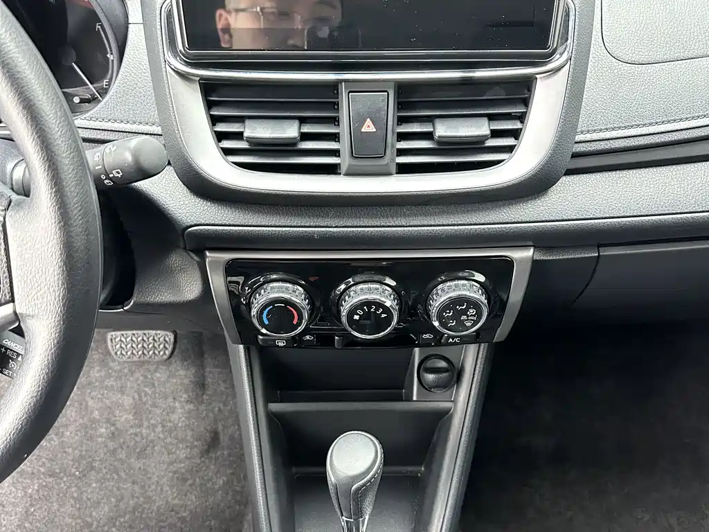 Toyota Yaris L 2022 — фото 14
