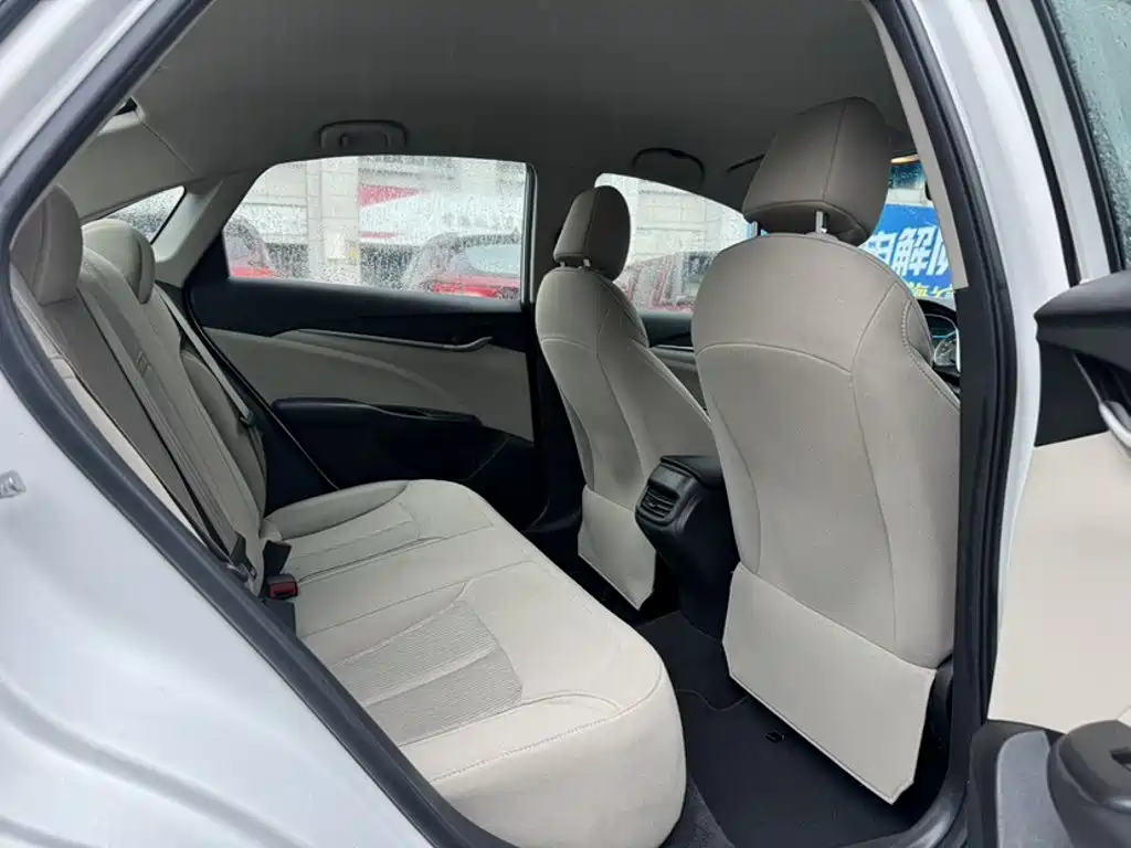 Buick Excelle 2017 — фото 10