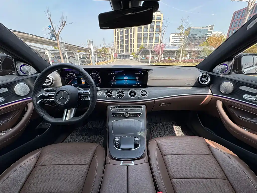 Mercedes-Benz E-Class 2023 — фото 19