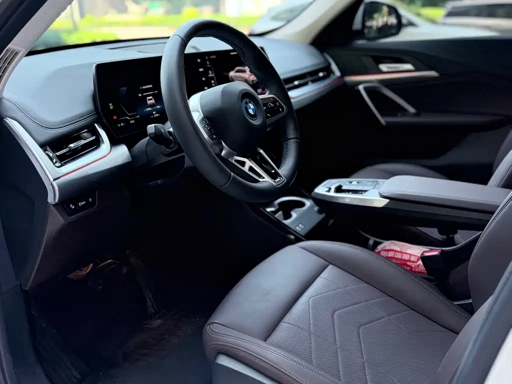 BMW iX1 2025