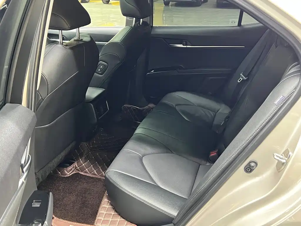 Toyota Camry 2023 — фото 15