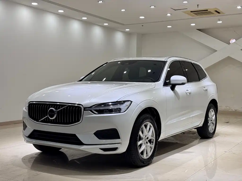 Volvo XC60 2019 — фото 1
