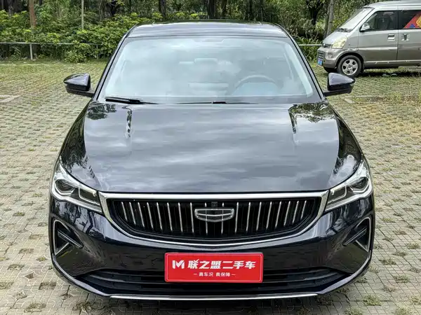 Geely Emgrand 2022