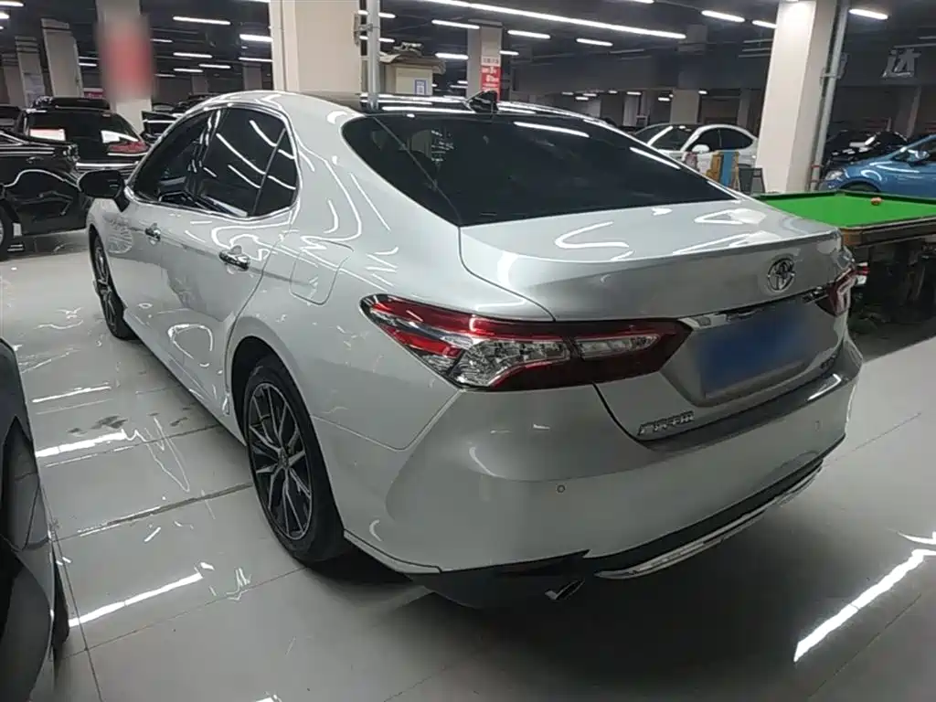 Toyota Camry 2023 — фото 5