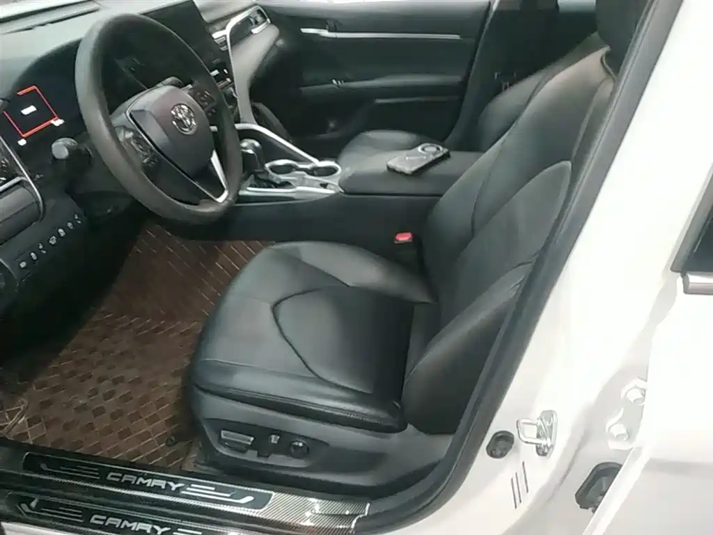 Toyota Camry 2023 — фото 15