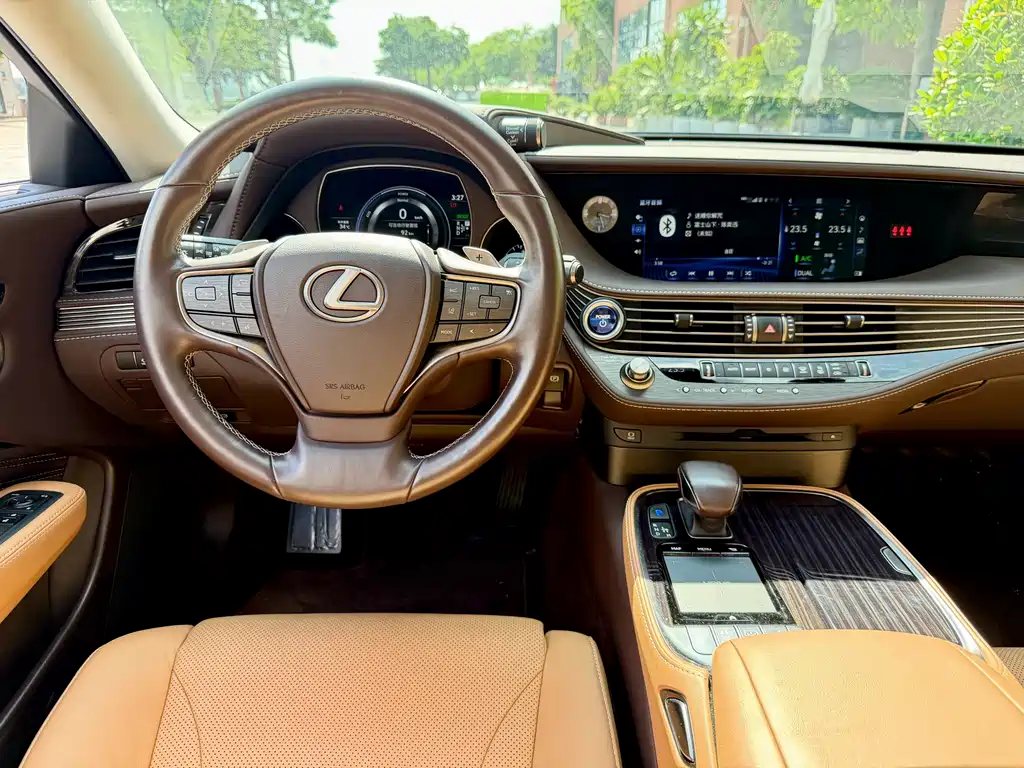 Lexus LS 2020 — фото 11