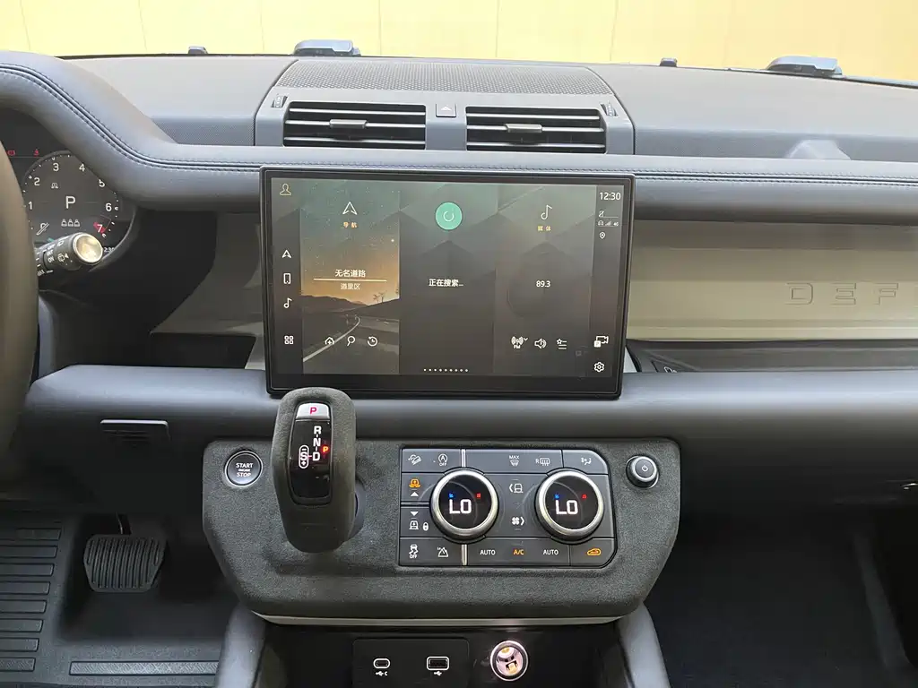 Land Rover Defender 2024 — фото 14