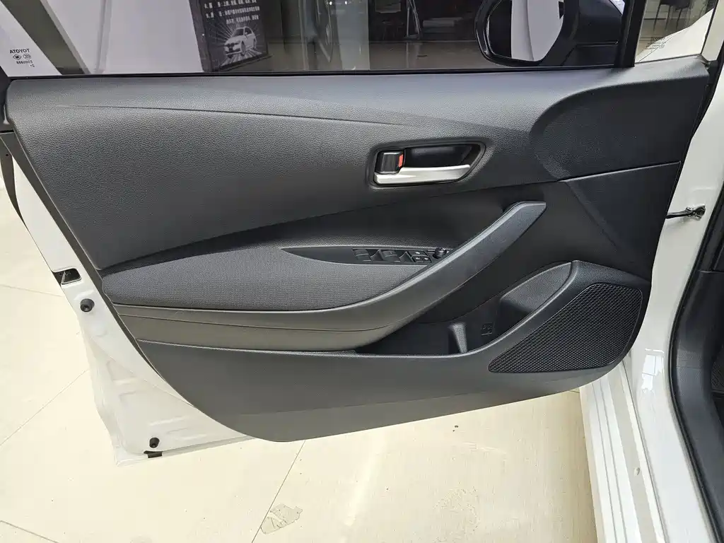 Toyota Corolla 2023 — фото 10