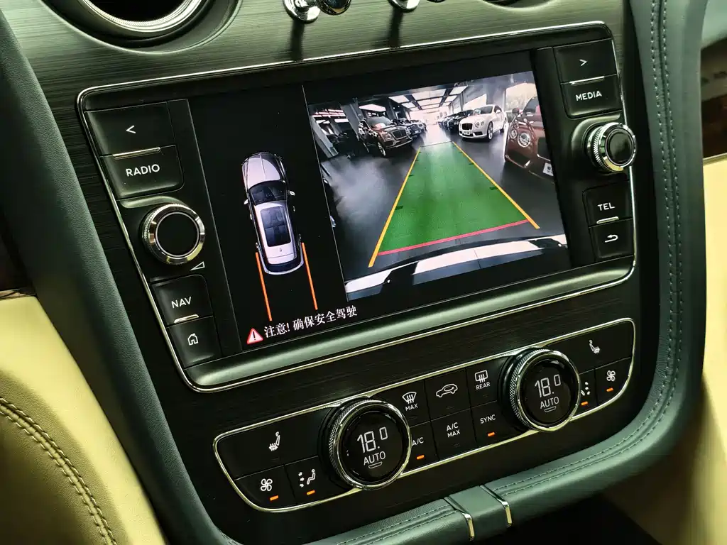 Bentley Bentayga 2020 — фото 12