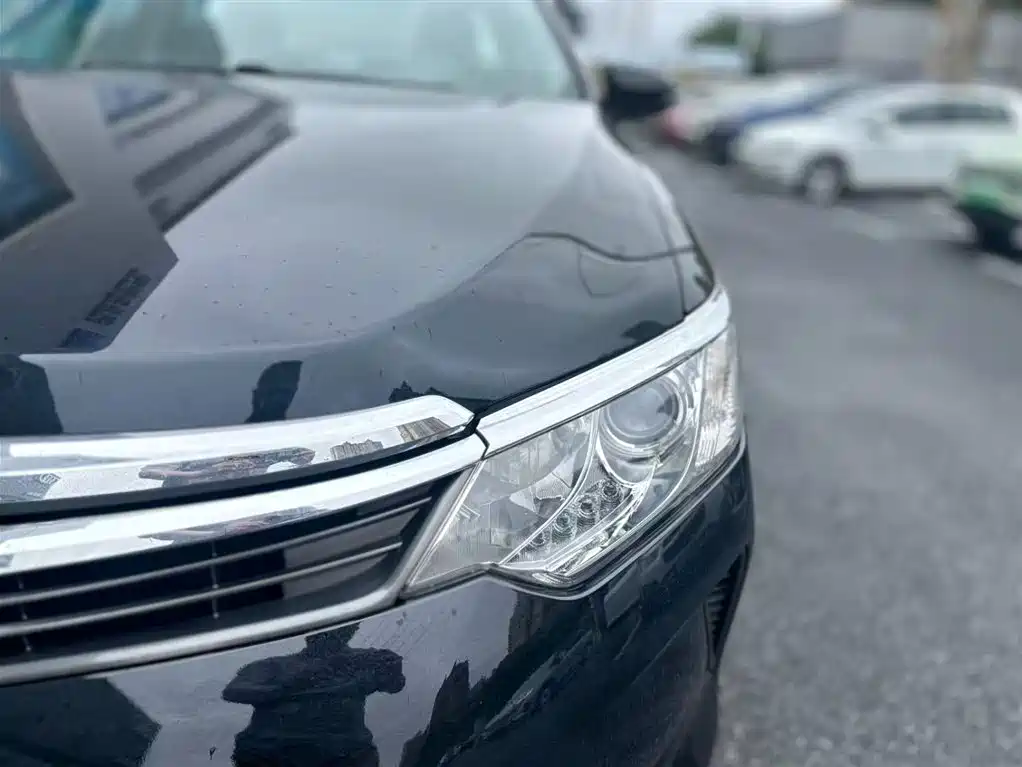 Toyota Camry 2015 — фото 8