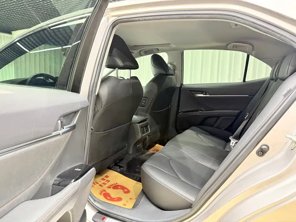 Toyota Camry 2022 — фото 10