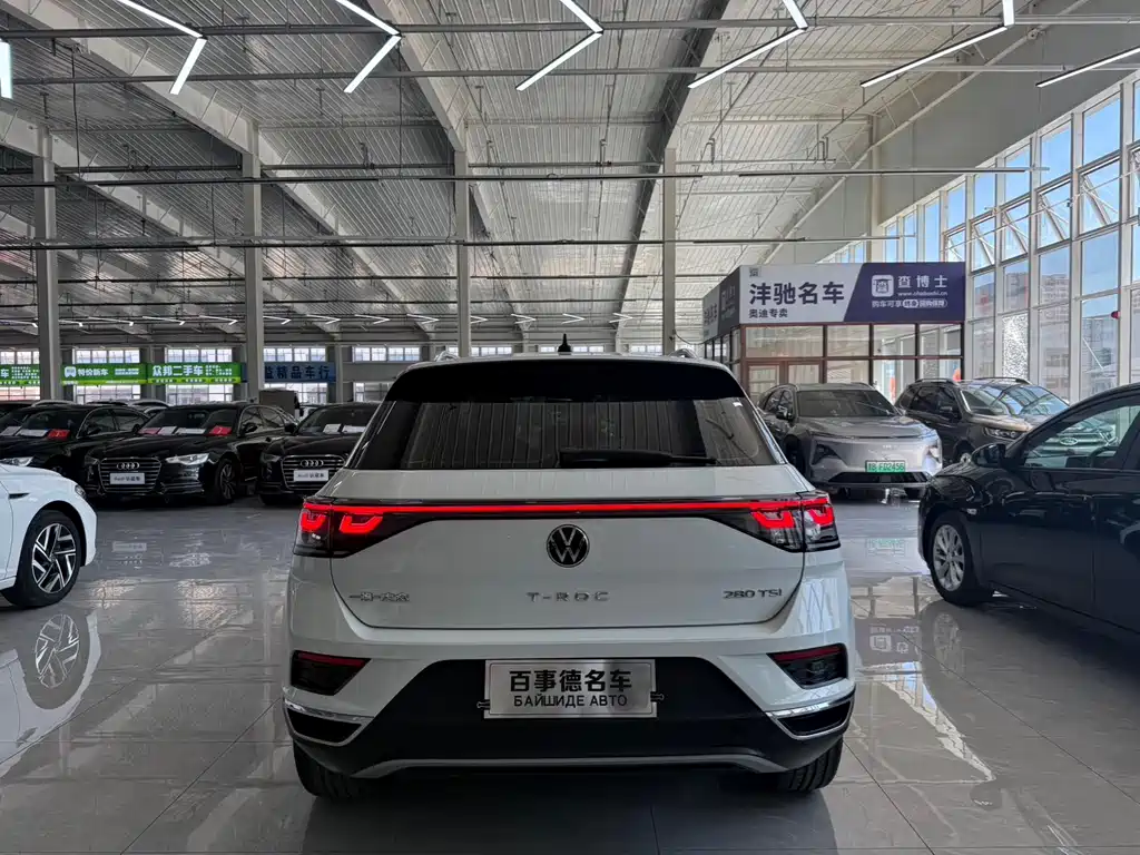 Volkswagen T-Roc 2023 — фото 8