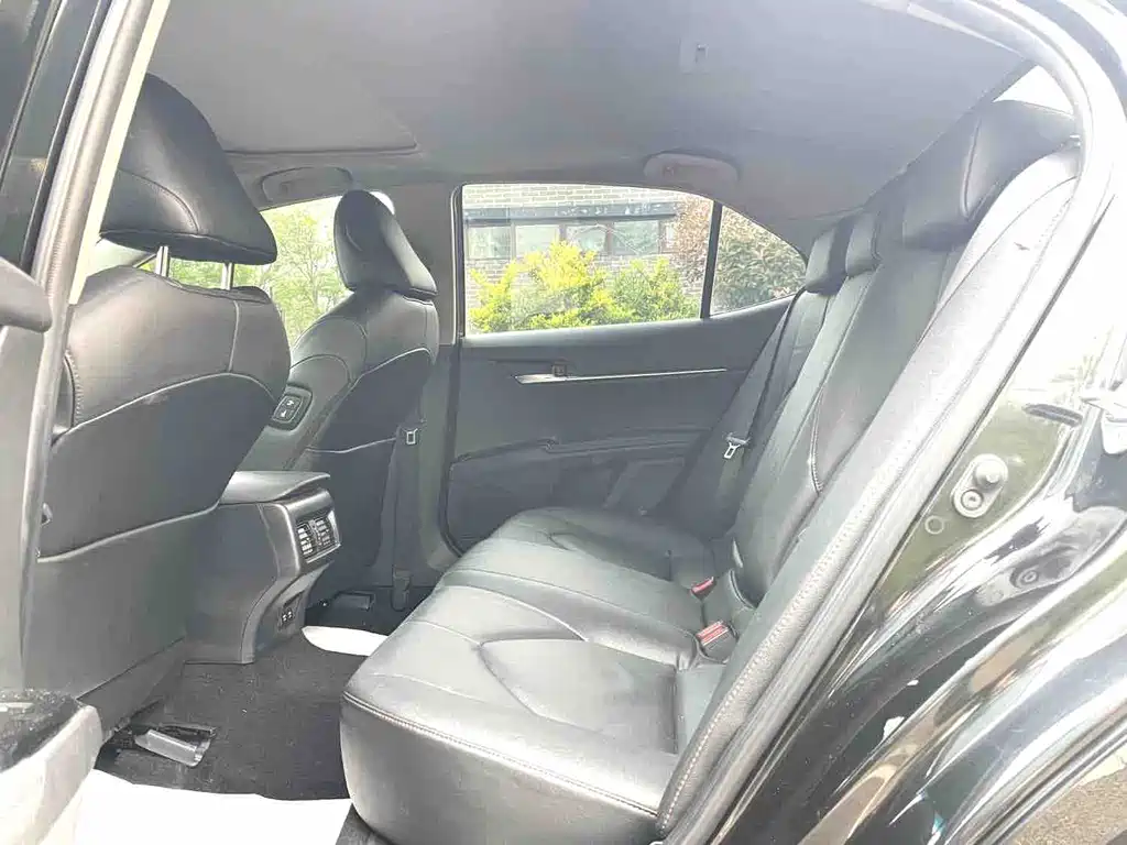 Toyota Camry 2021 — фото 12