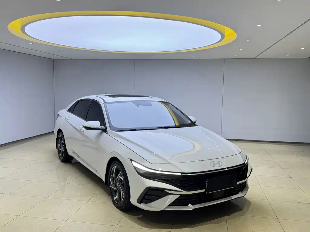 Hyundai Elantra 2023 — фото 3