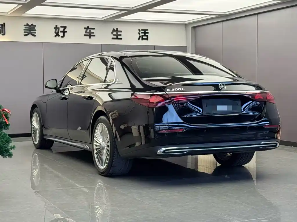 Mercedes-Benz E-Class 2024
