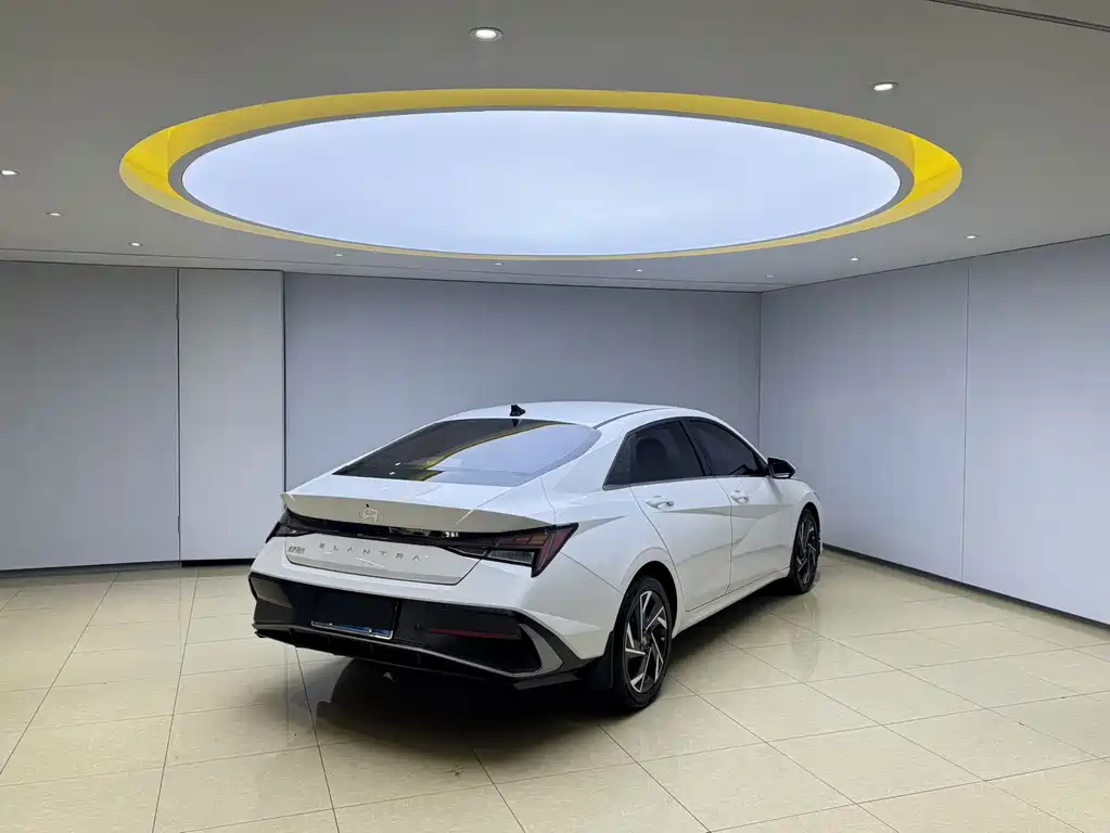 Hyundai Elantra 2023 — фото 6