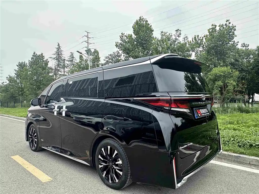 Toyota Vellfire 2024 — фото 9