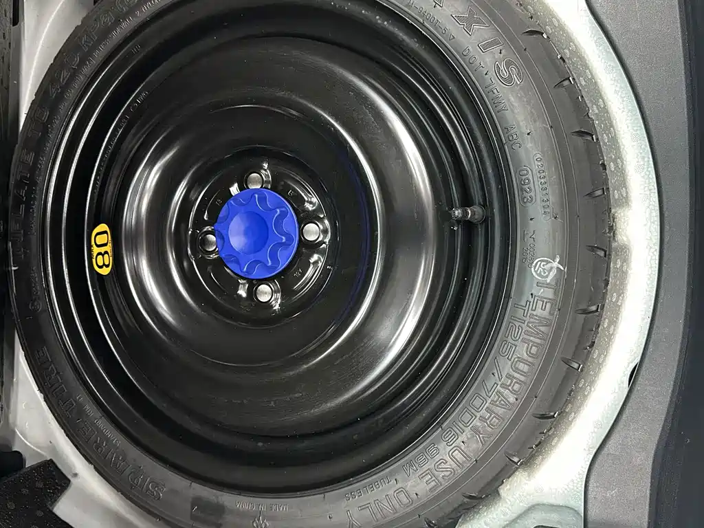 Toyota Yaris L 2023 — фото 18