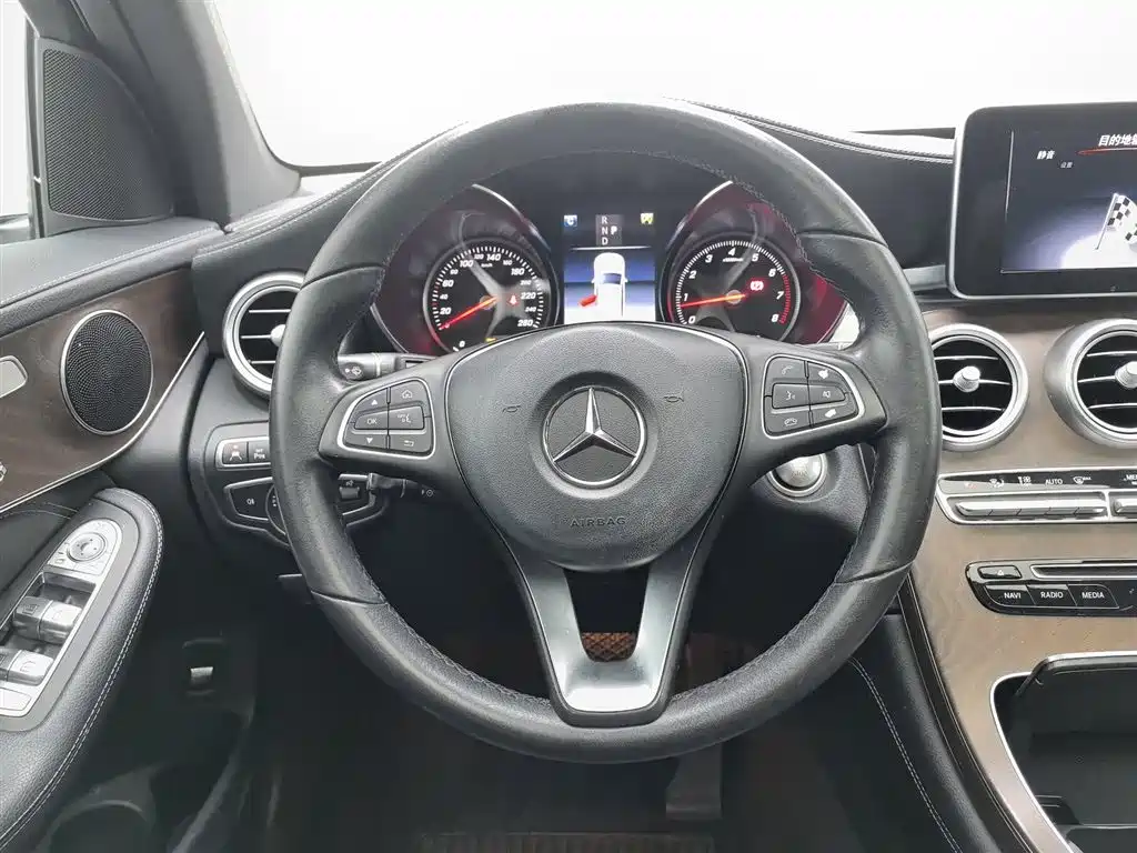 Mercedes-Benz GLC 2018 — фото 11