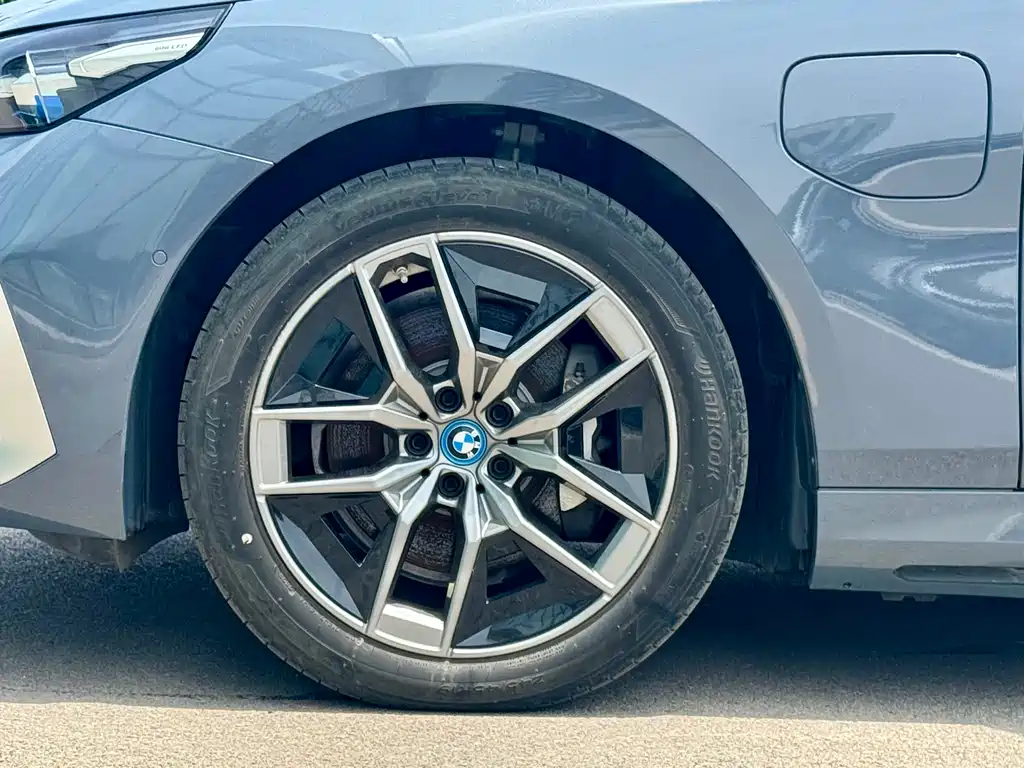 BMW i5 — фото 23