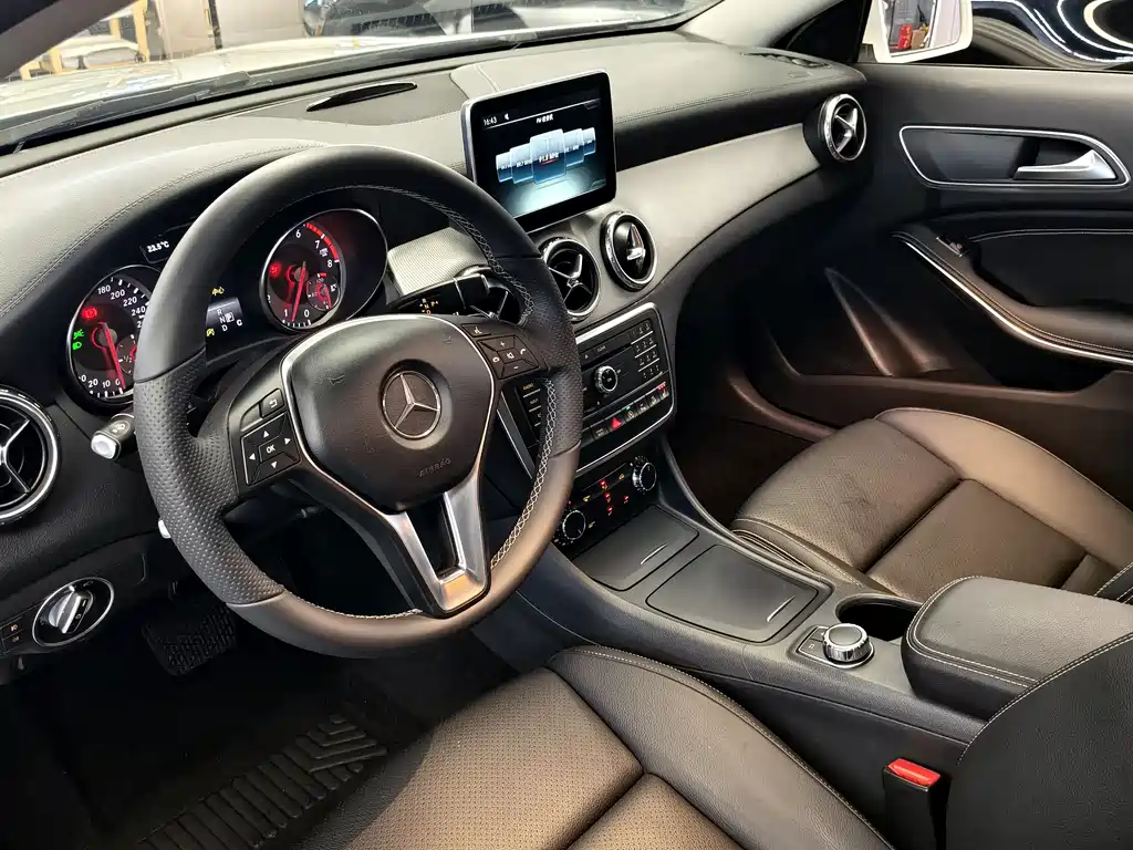Mercedes-Benz GLA 2016 — фото 9