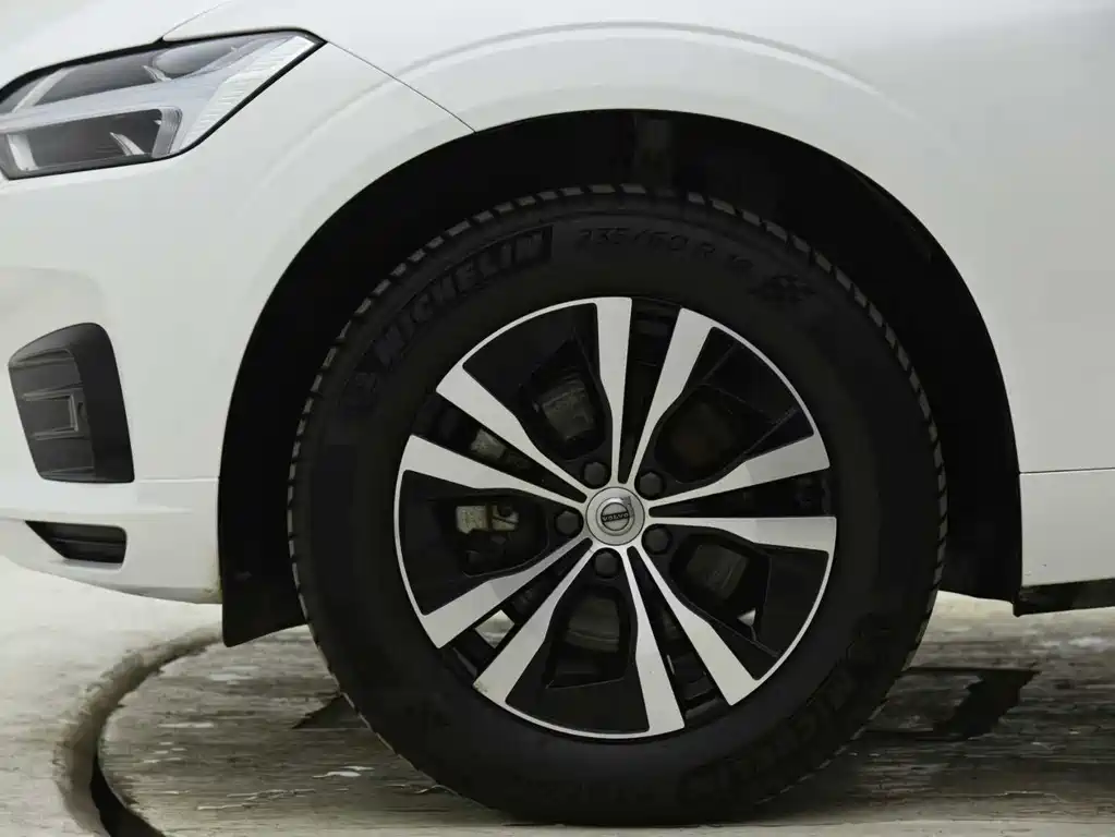 Volvo XC60 2021 — фото 12